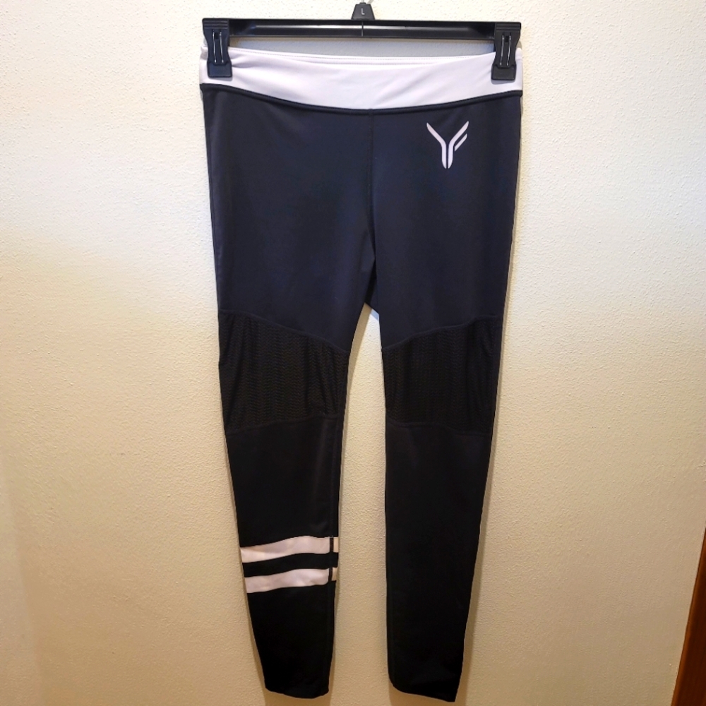 Versa Forma Women's Athletic Leggings, Black & White, Size Large